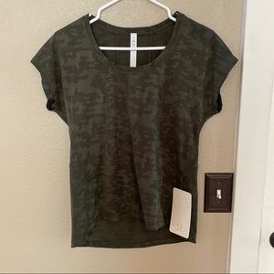 Lululemon miles ahead camo tee